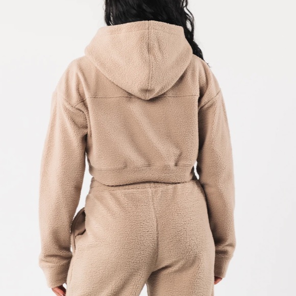 ALPHALETE CROPPED KING HOODIE - Picture 2 of 5